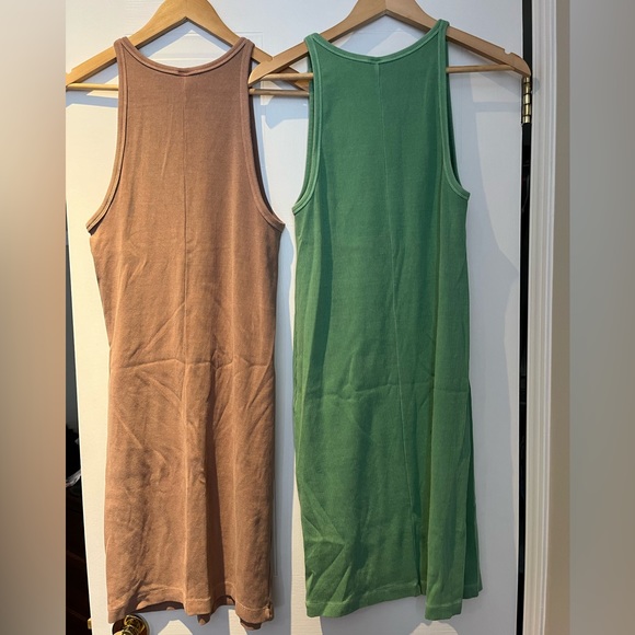 2 dresses - Picture 3 of 3